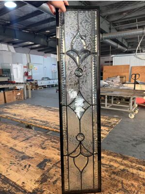 Inserto de vidro de porta personalizável projetado para se adequar a vários estilos de porta, proporcionando elegância e melhor visibilidade